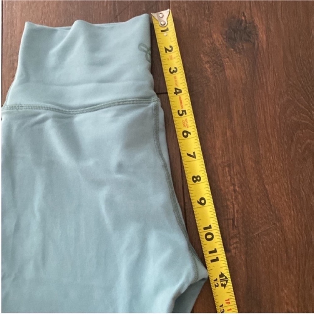ARITZIA Tna Leggings Crop 21” inseam Blue size Medium. - Picture 9 of 10